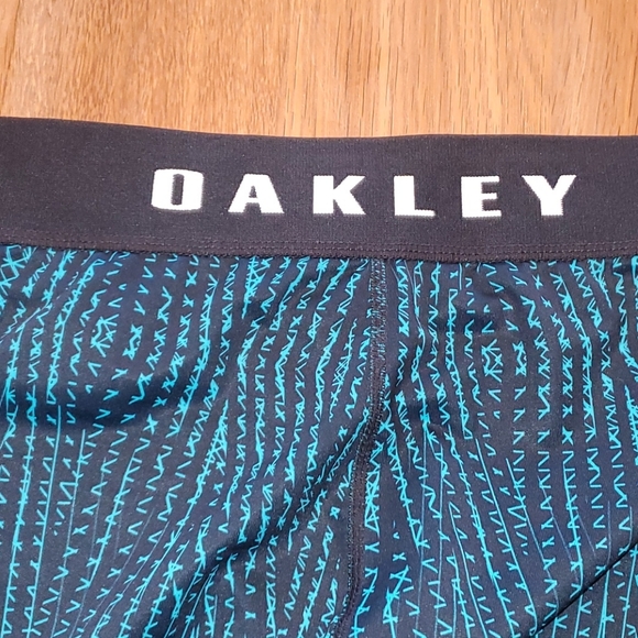 Oakley leggings size XL - Picture 2 of 3